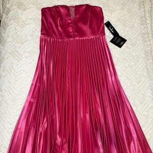 Hot pink Lulus strapless pleated dresss